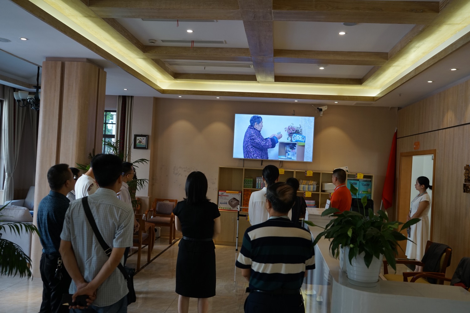 3觀看養(yǎng)護(hù)中心介紹影片.JPG