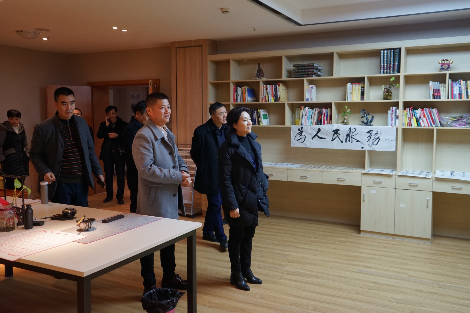 5參觀書畫閱覽室，觀看老人字畫.JPG